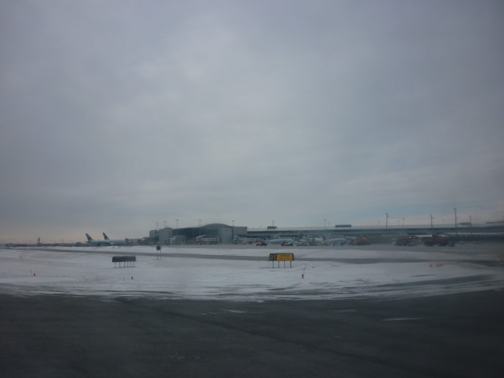 toronto in winter canada freezing cold snow toronto airport international things to know before you go flight weather planning a holiday-min