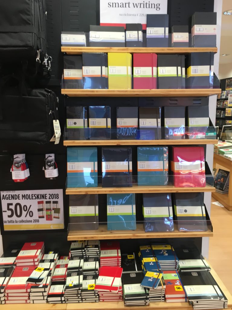la feltrinelli stationery shop planner supplies rome shopping recommendations moleskine weekly planner diary agenda where to buy molesine supplier-min