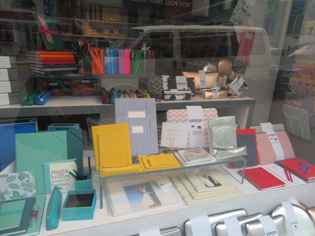 cv design stationery shop austria wien planner supplies roundup notebook pen accessories marvy japan le pen-min