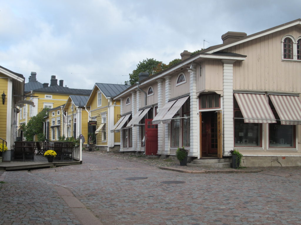 porvoo day trip from helsinki finland in autumn things to see and do how to get there which local bus to take how much things to see and do town from 1300