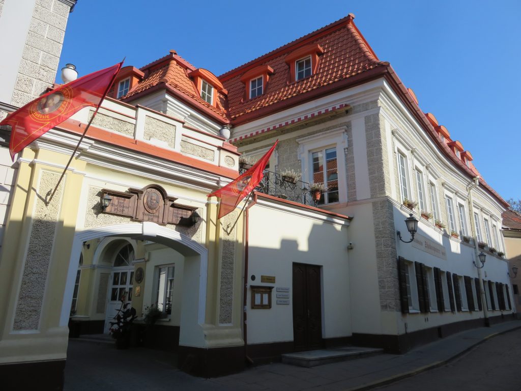 Shakespeare Boutique Hotel Vilnius 3 bedroom apartment cheap huge heated floors where to stay in vilnius lithania