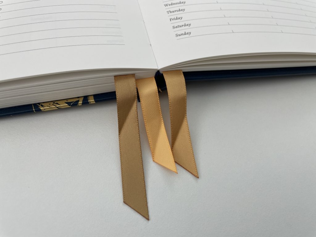 komorebi horizontal weekly planner review australian planner company monday start habit tracker meals to do list minimalist hardcover ribbon bookmarks