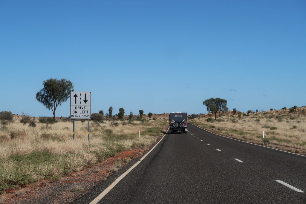 driving northern territory red centre uluru outback yulara ayers rock kings canyon self drive itinerary 4 5 days