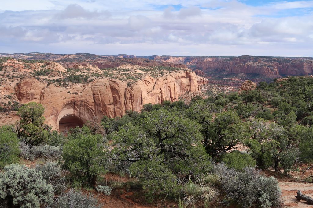 Monument Valley Navajo Tribal Park globus enchanting canyonlands tour review september