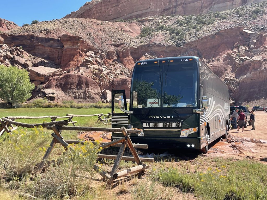 globus enchanting canyonlands tour review autumn september all aboard america tour bus bogged canyonlands national park