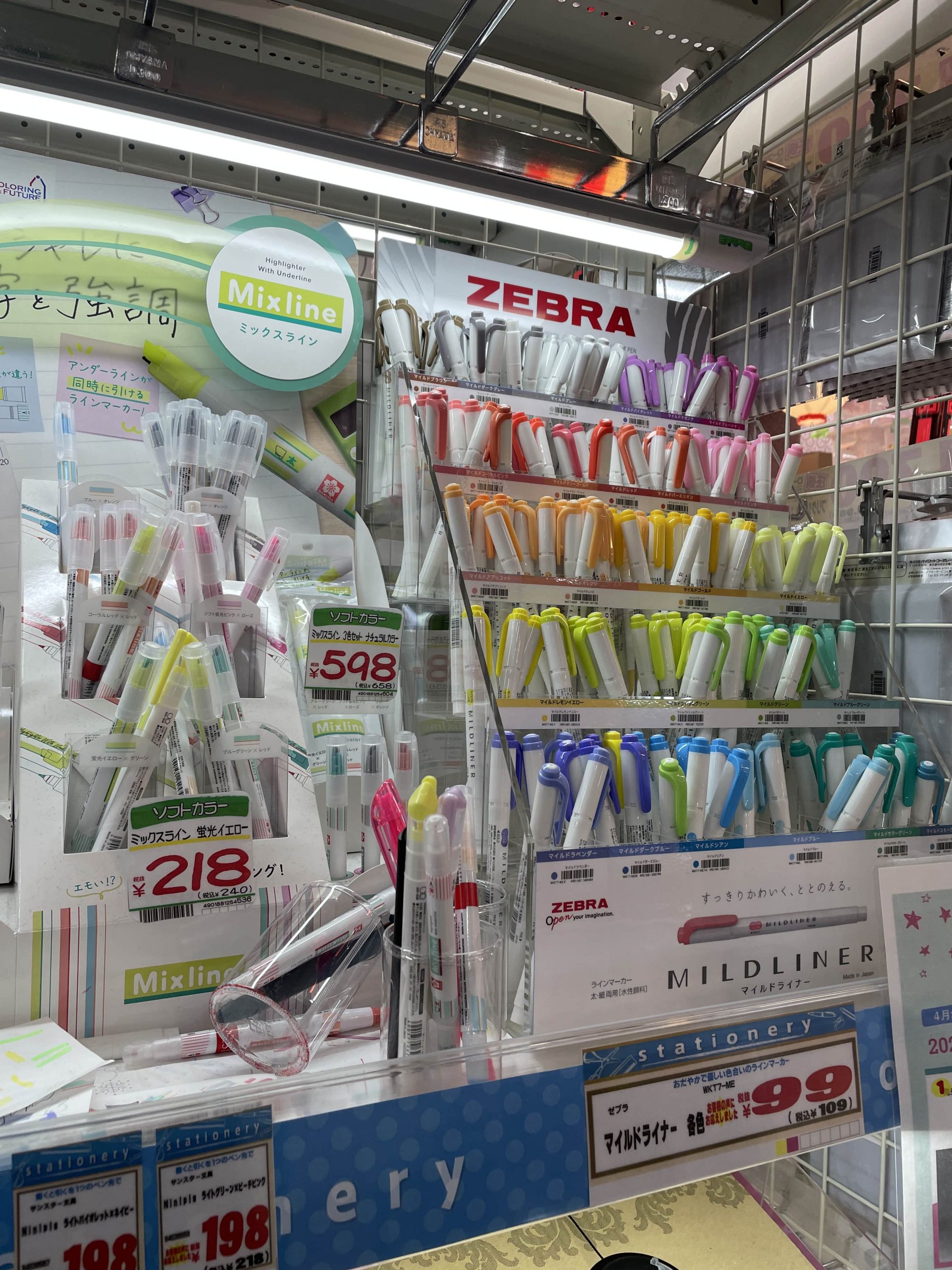 Don Quijote asakusa tokyo japan best stationery shops recommendation review zebra mildliner highlighters pens cheap rainbow pastel