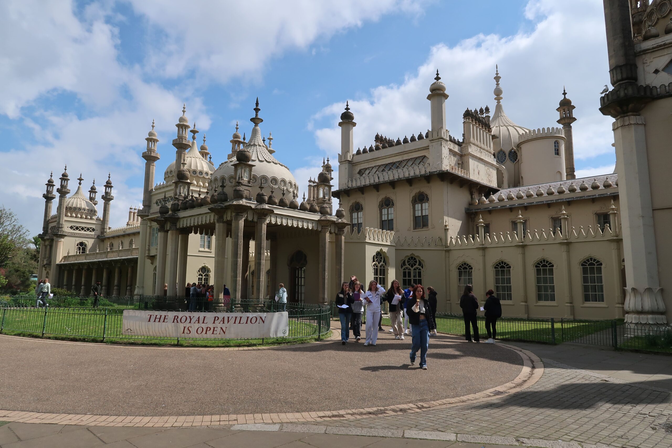 brighton Royal Pavilion things to see and do is it worth visiting photo spots first timer itinerary solo day trip from london