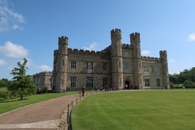leeds castle day trip from London detailed itinerary is it worth the visit organized bus trip via viator canterbury