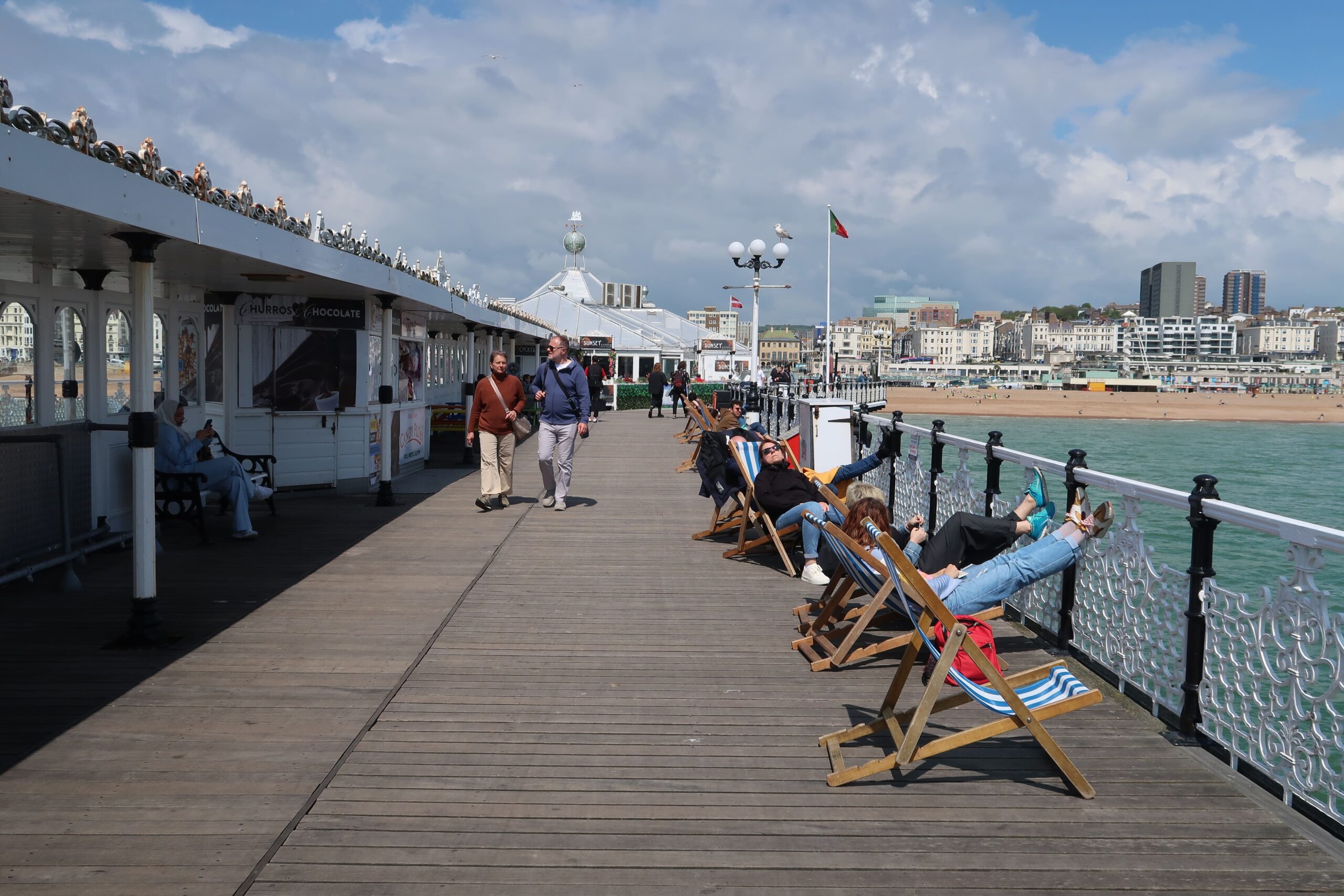 brighton pier day trip from london 1 hour via train easy things to see and do photo spots viewpoints the lanes royal pavilion