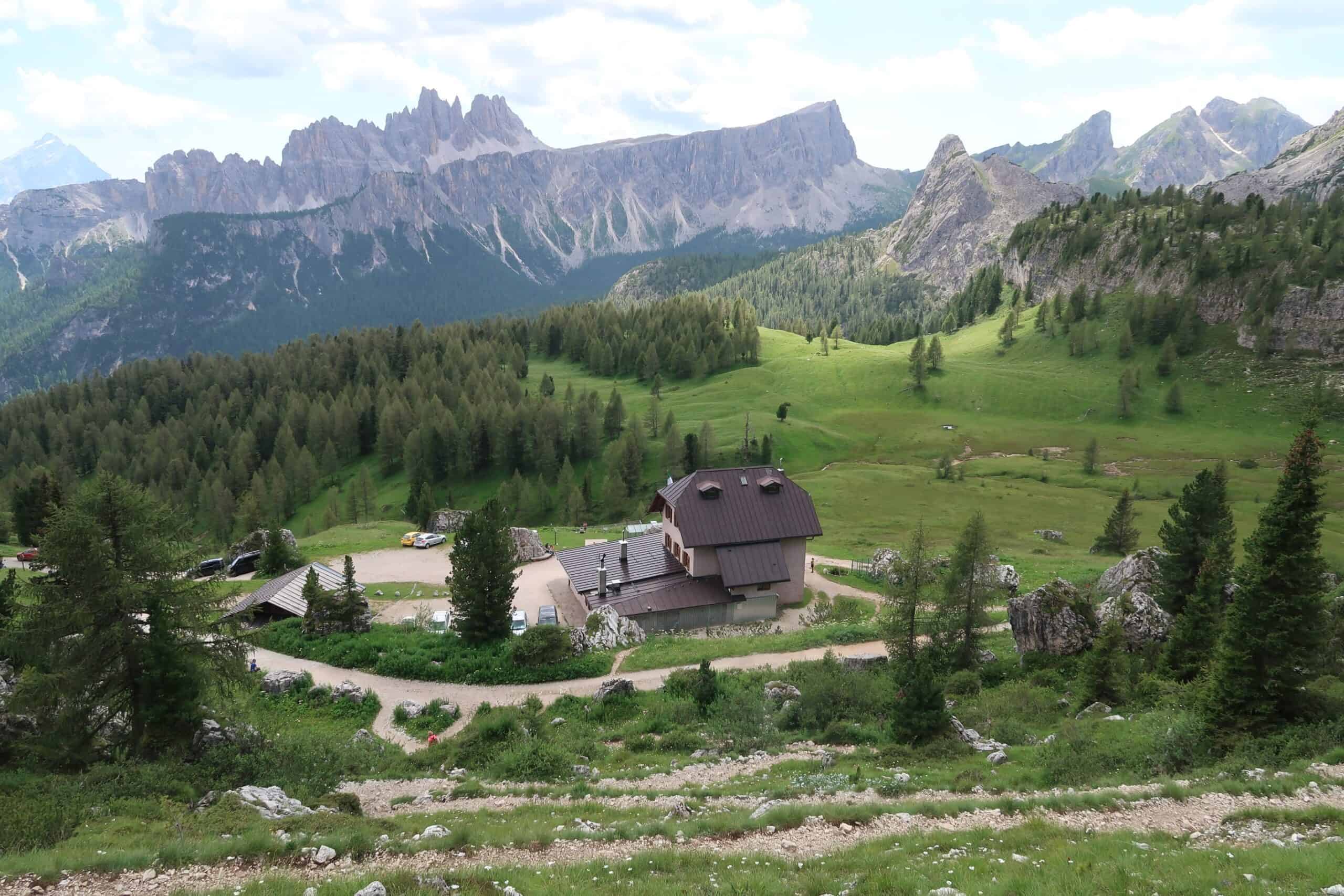 Cinque Torri hike from Cortina best views in the dolimites easy hike family friendly how to get there where to stay