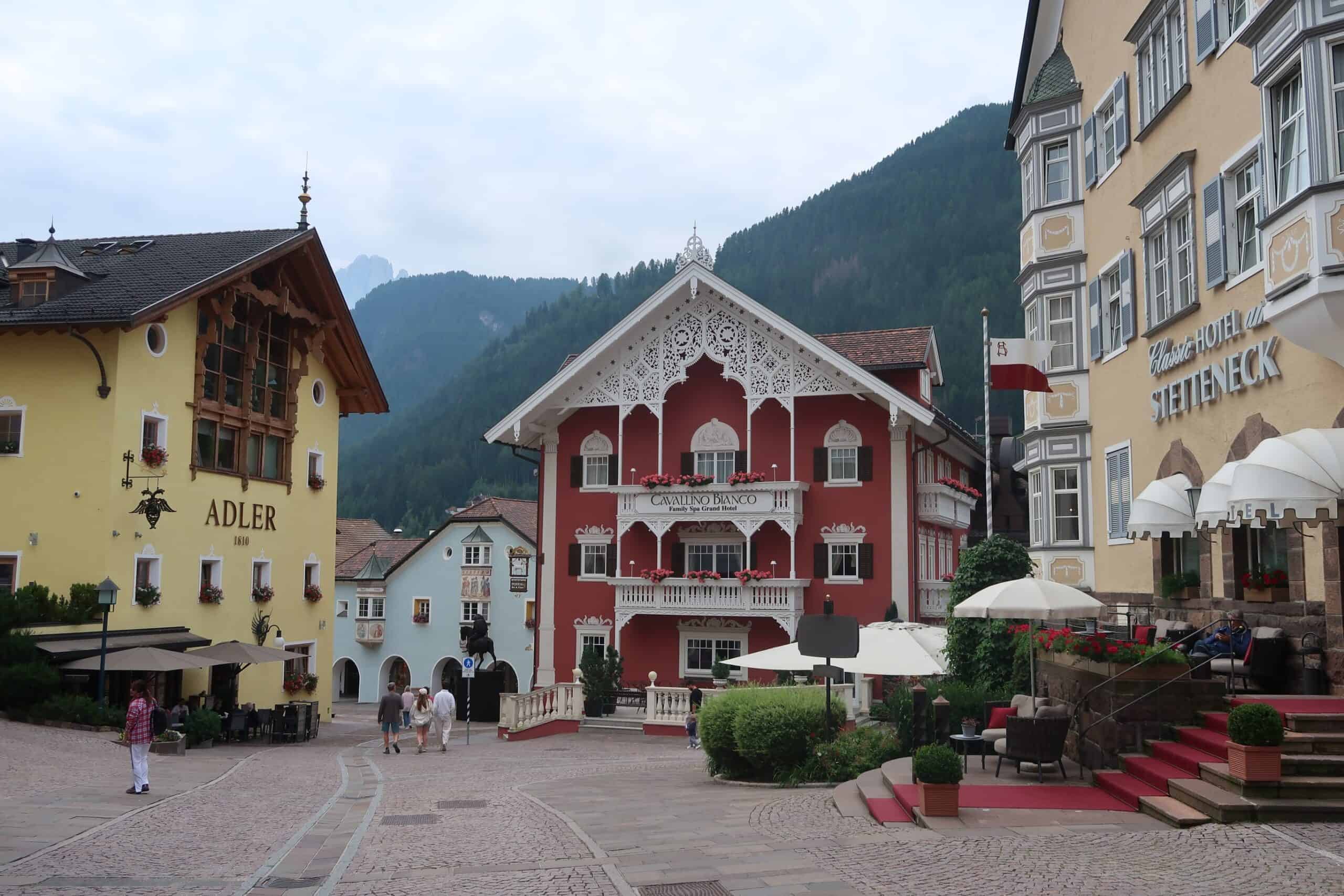 Ortisei Urtijëi what to see and do where to stay in the dolomites 10 day northern italy itinerary alps non hikers guide to the best hikes and viewpoints chairlifts