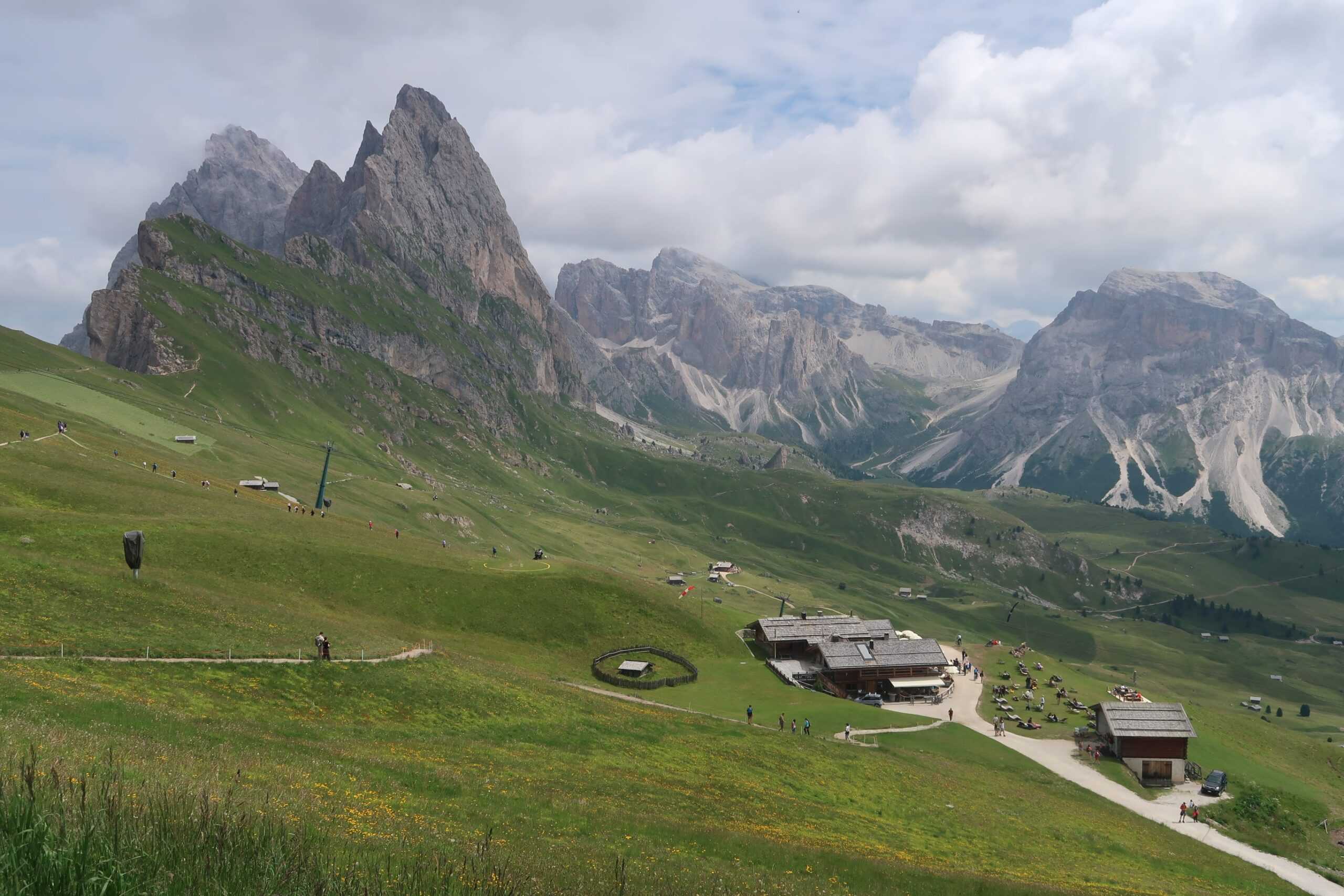 seceda dolimites best hiking trails scenic views how to get there which chairlifts from ortisei Urtijëi dolimites hiking guide downloadble itinerary
