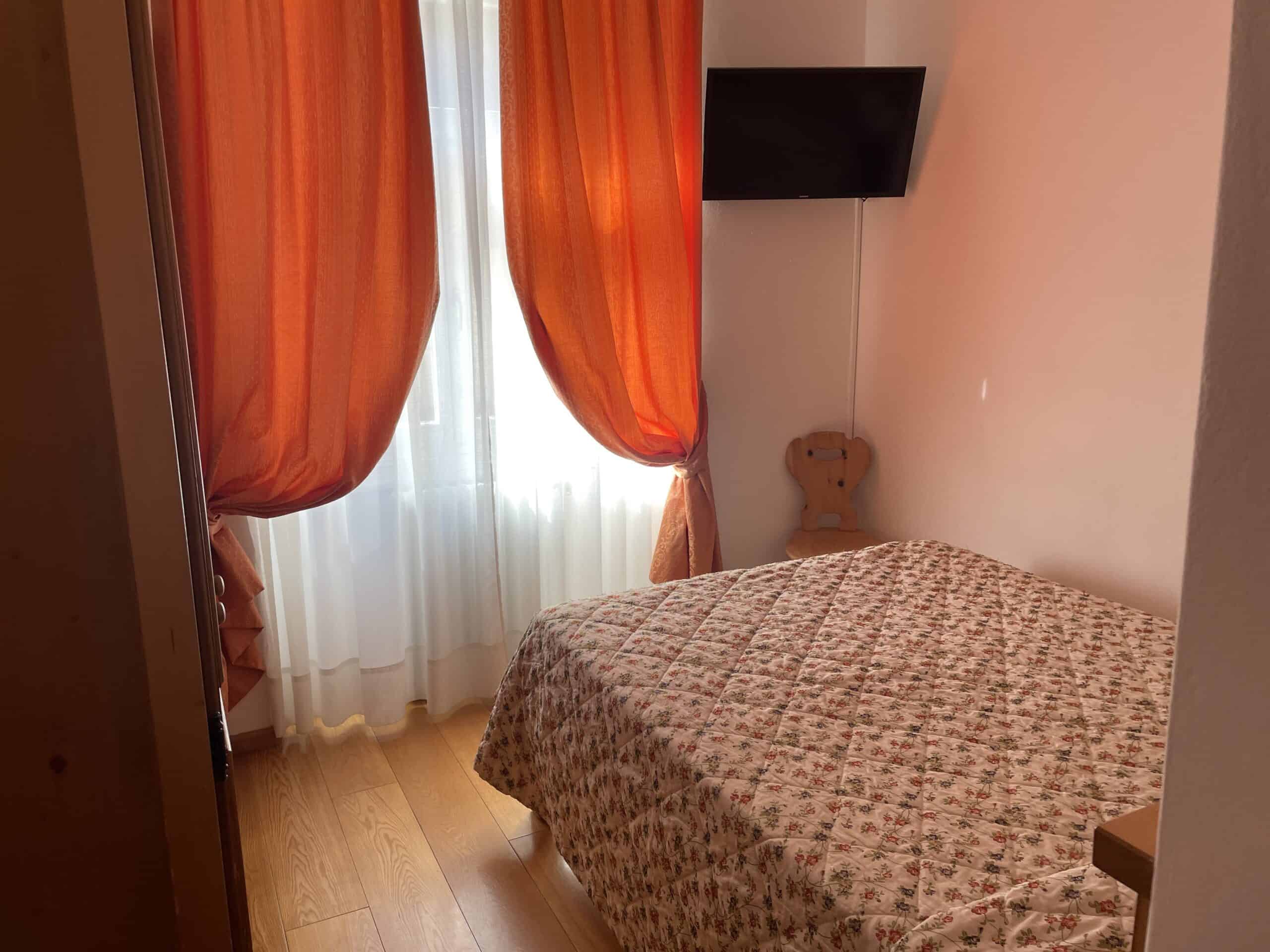 hotel montana cortina accommodation for solo traveller cortina d'ampezzo august peak season where to stay affordable options 2 star hotel