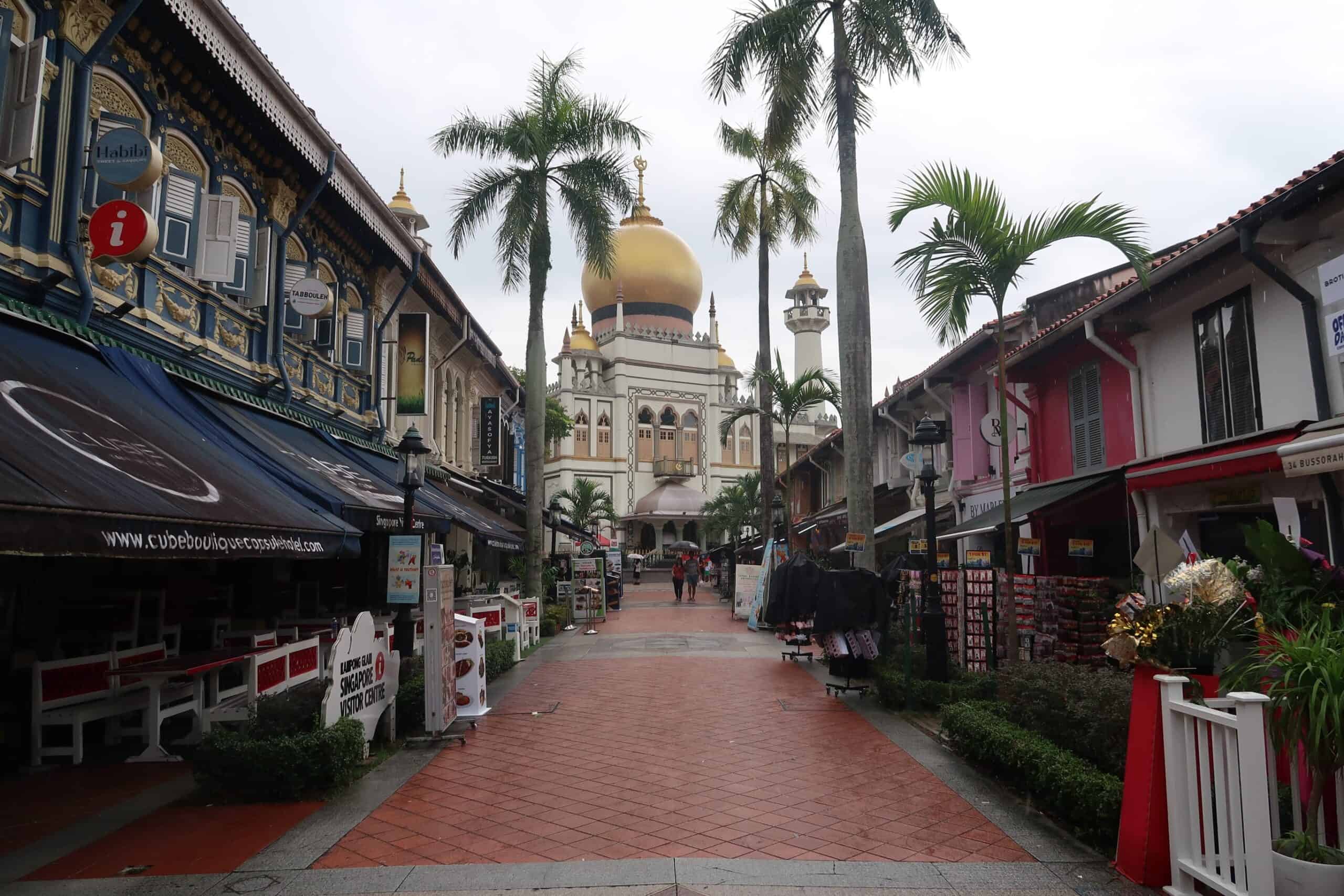 Sultan Mosque bugis junction haji lane best places to stay in singapore phoot spots shopping food culture central accommodation close to MRT