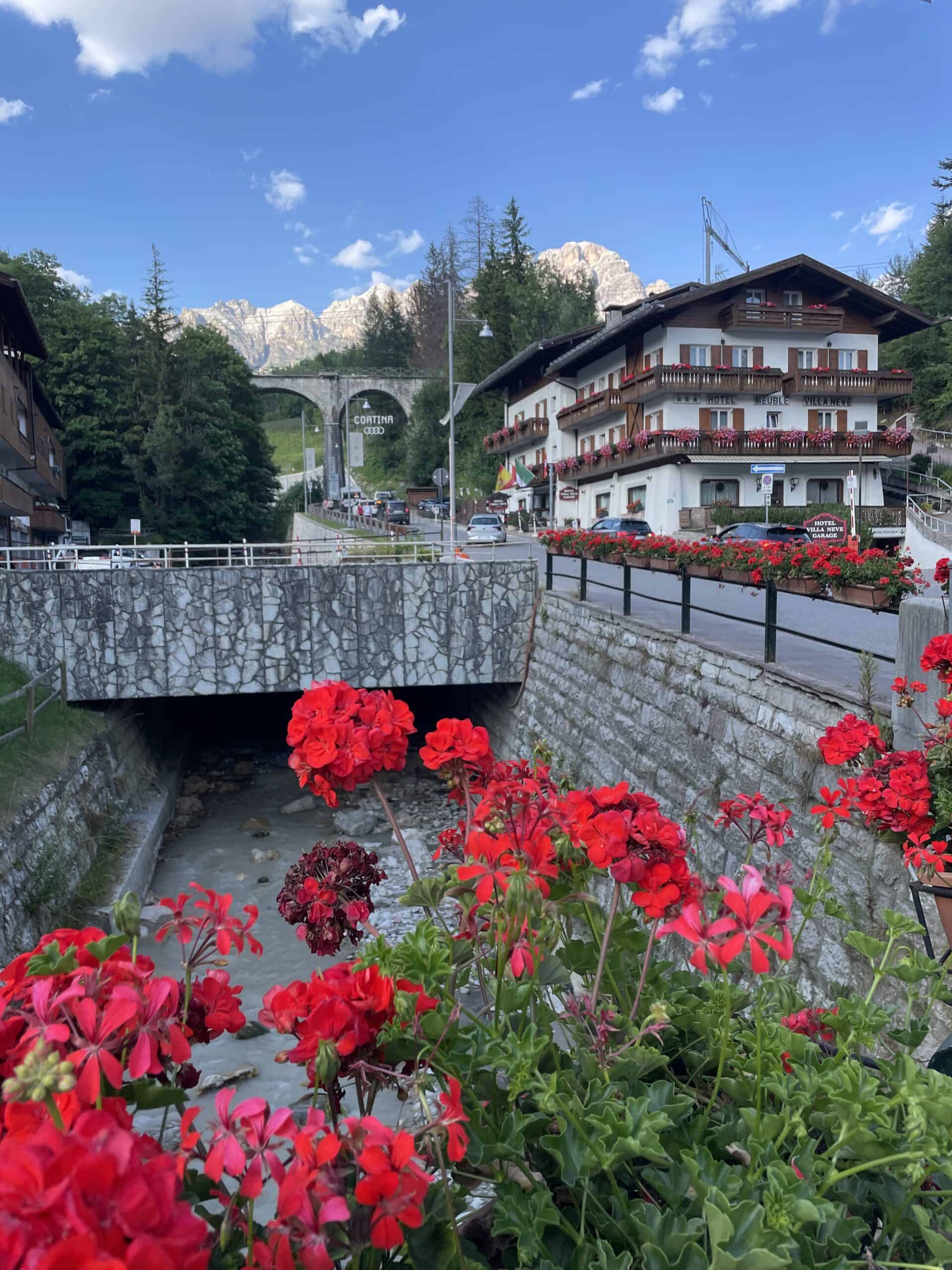 Cortina d'Ampezzo itinerary, things to do in Cortina d'Ampezzo tips solo travel guide to visiting the dolomites