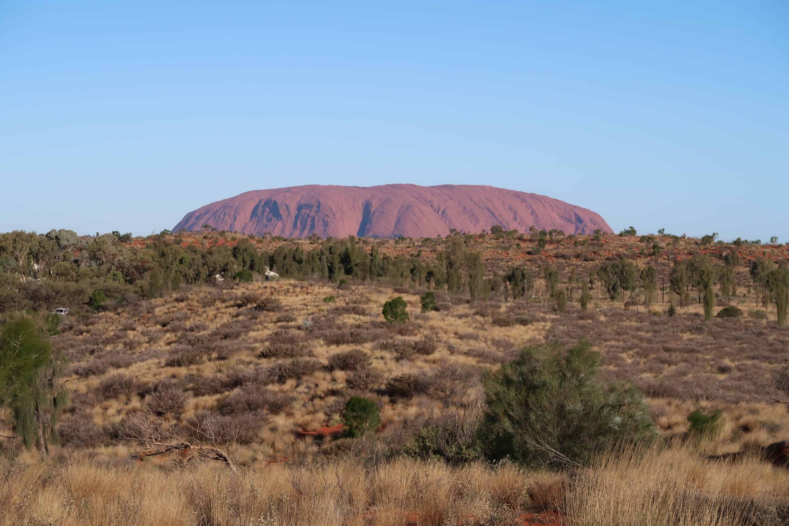 ayers rock from the yulara resort viewing platform free places to photograph ayers rock uluru things to see and do in the red centre itinerary-min