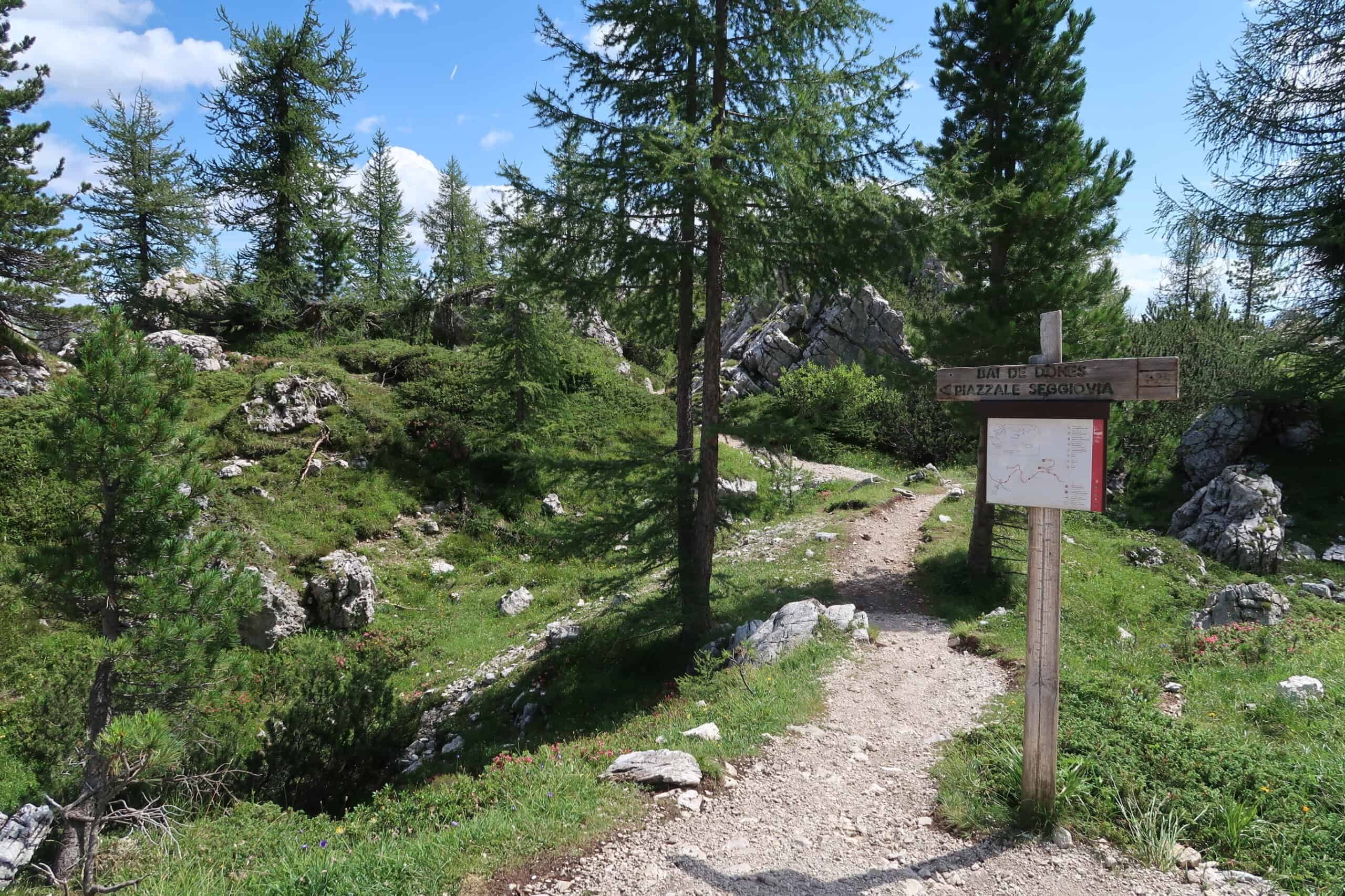 Dolomites hiking itinerary for beginners trails with best views for minimal effort with Cinque Torri day hike, travel tips, and where to stay in Cortina d'Ampezzo is Cinque Torri hike easy beginner friendly Dolomites trail guide with packing tips, half day hike