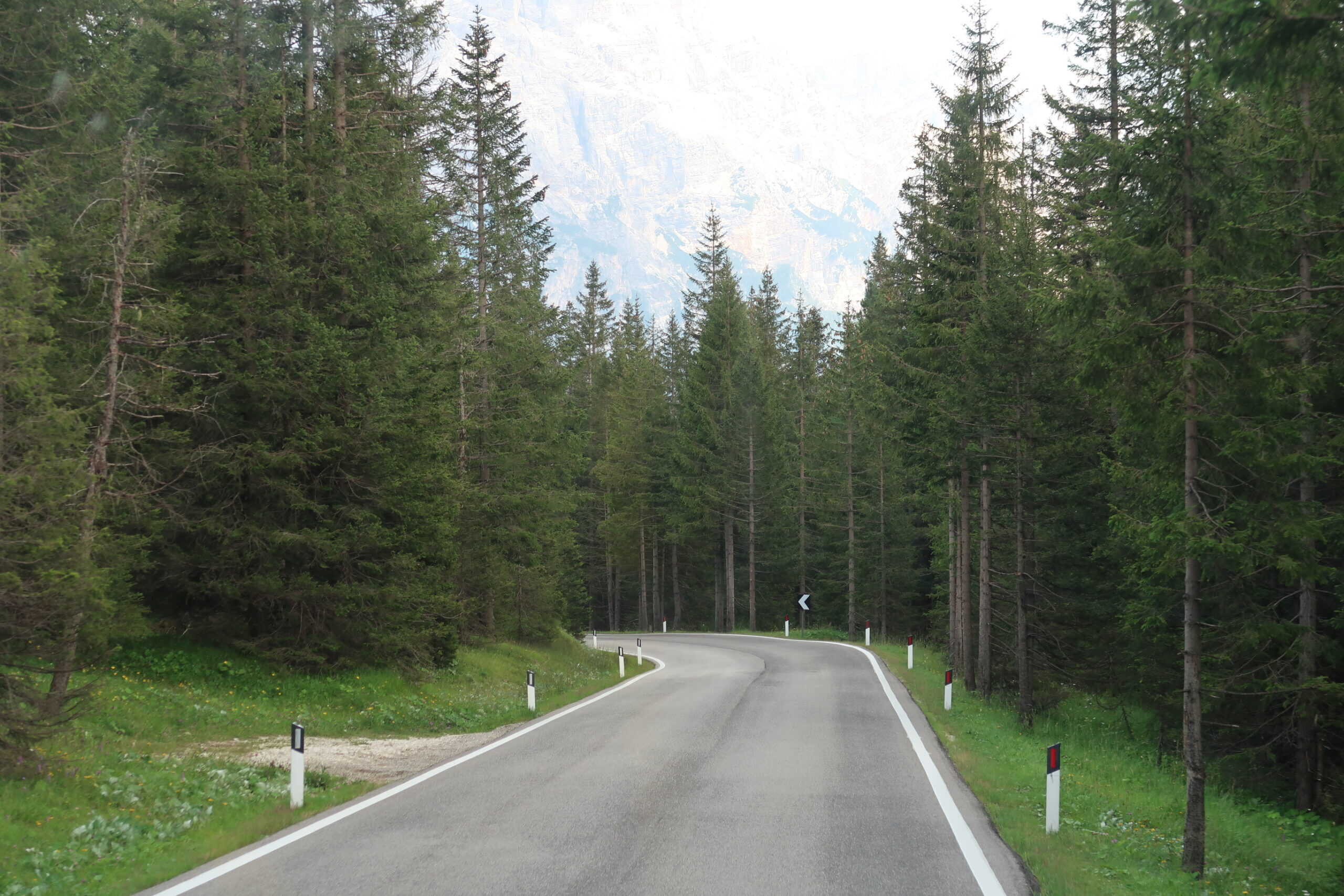 driving in the dolomites how to hike Cinque Torri Dolomites from Cortina d'Ampezzo easy scenic trail guide with step by step directions